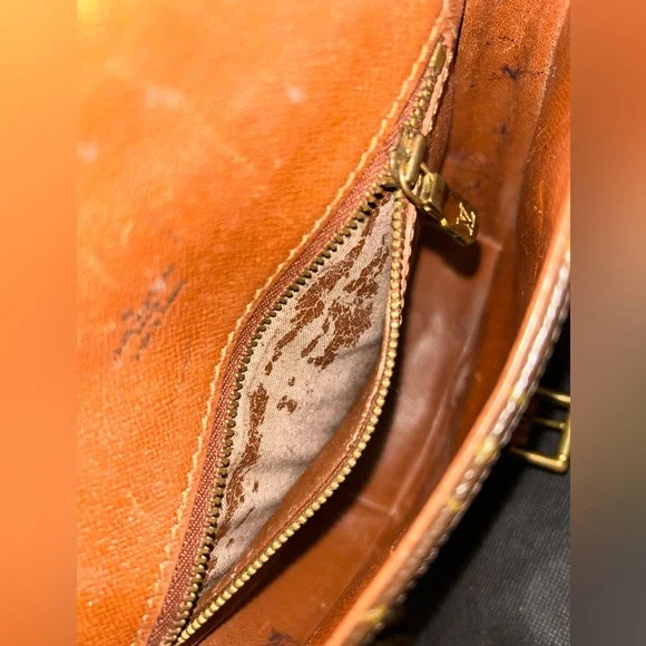 Louis Vuitton Crossbody bag. Looking for a new home. - Picture 9 of 11